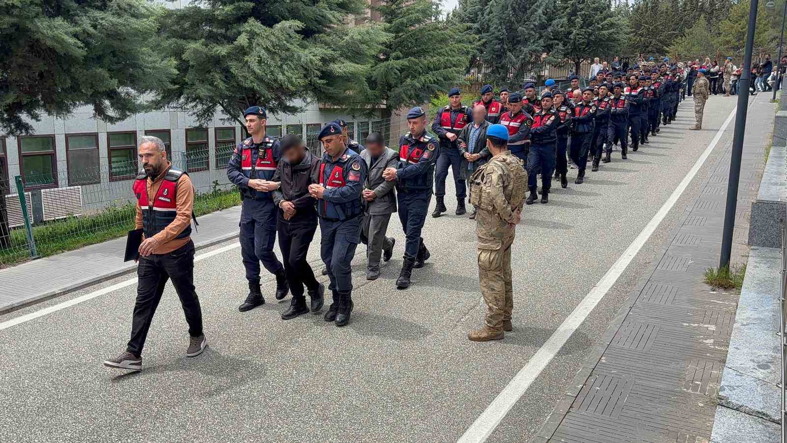 gaziantep merkezli yasa disi bahis operasyonunda yakalanan 81 supheliden 70i tutuklandi 2 efkXmnAQ
