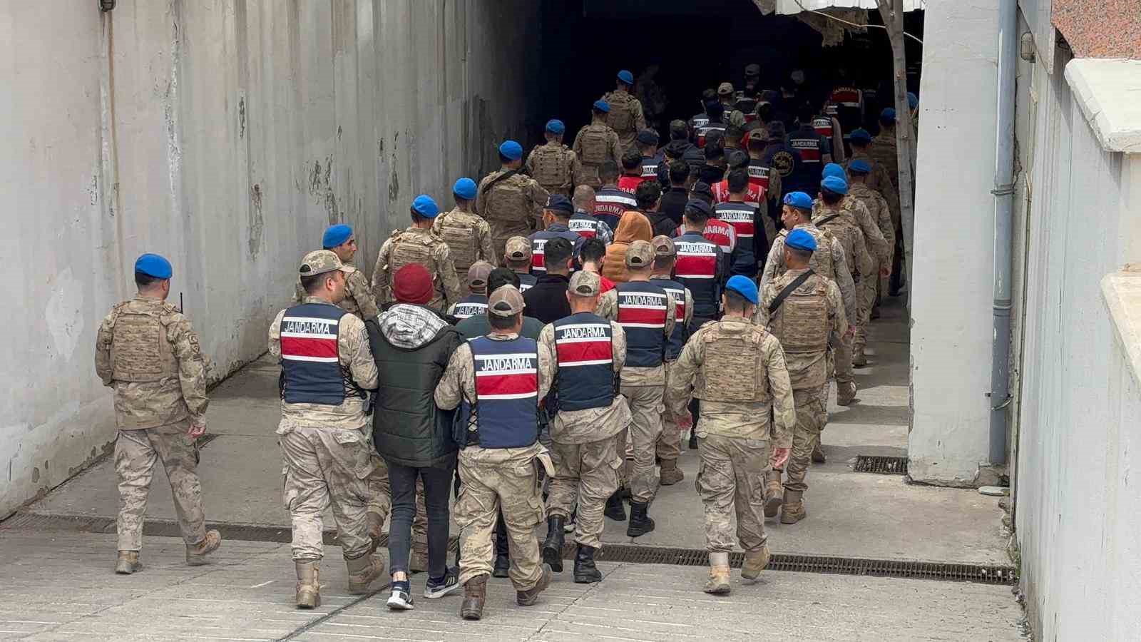gaziantep merkezli yasa disi bahis operasyonunda yakalanan 81 supheliden 70i tutuklandi 3