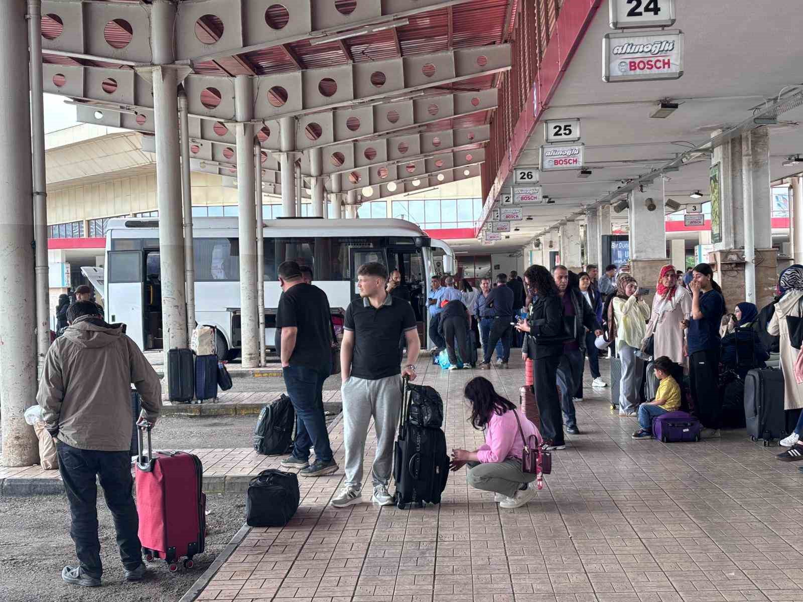 gaziantep otogarinda kurban bayrami yogunlugu basladi 4 9WZWtafN