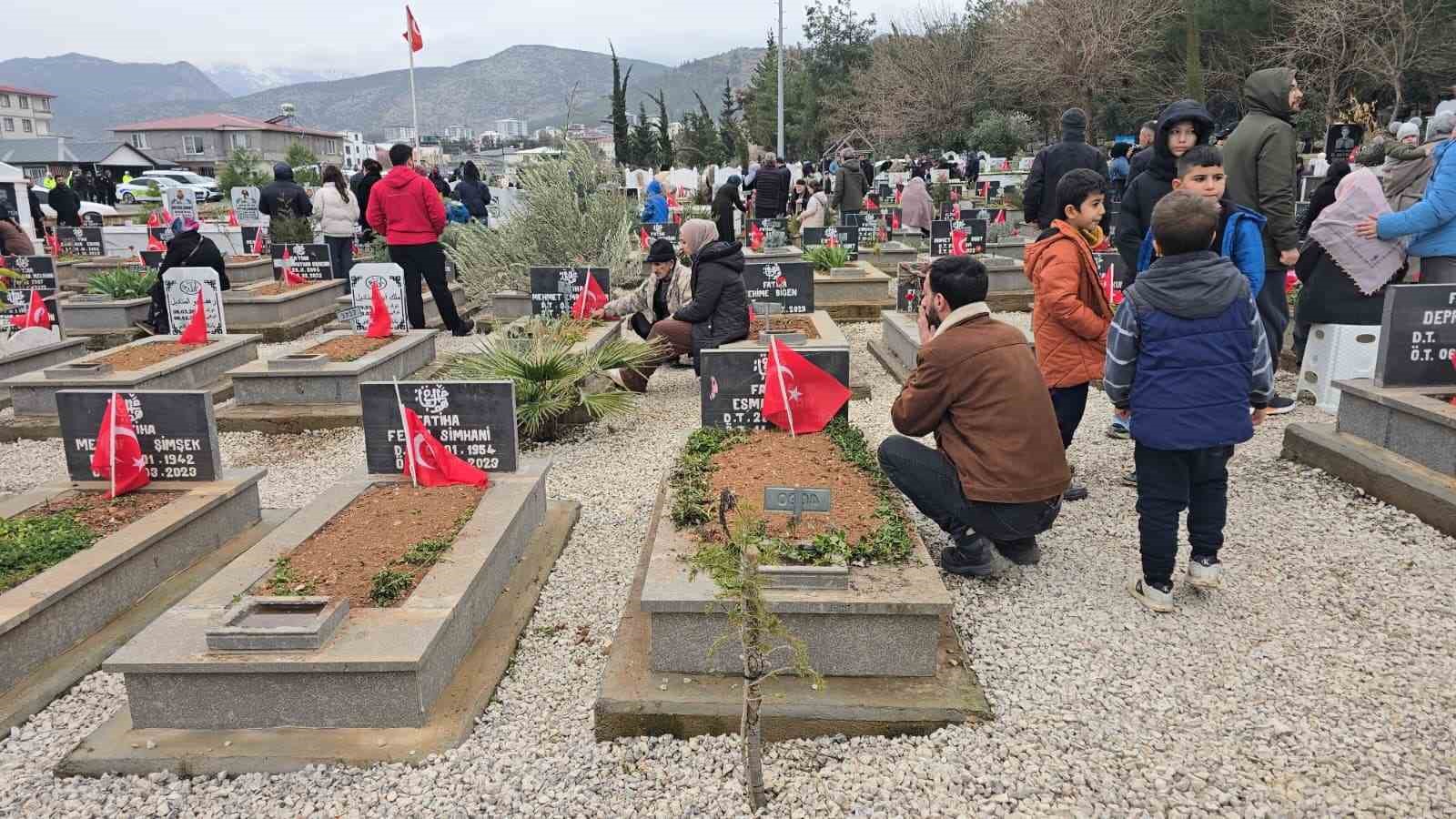 gaziantep protokolunden islahiyede deprem sehitligine ziyaret 3 9jSHFWkY