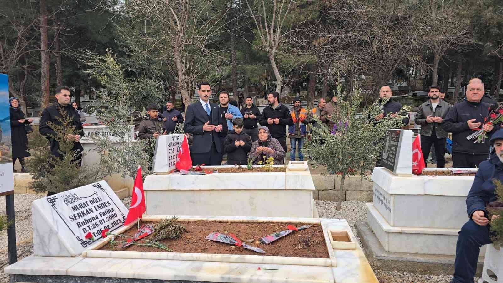gaziantep protokolunden islahiyede deprem sehitligine ziyaret 5 eEyy36Mp