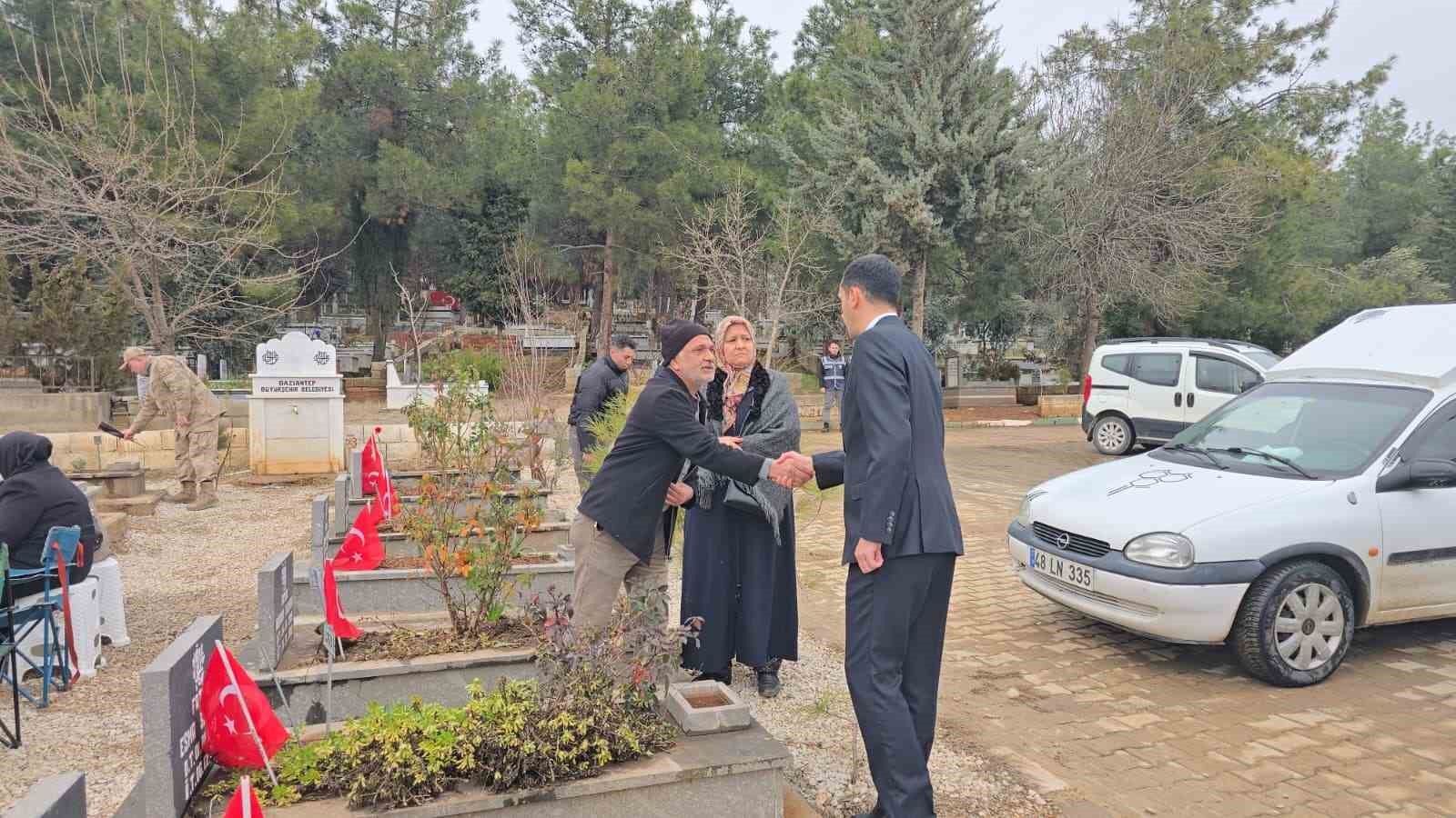 gaziantep protokolunden islahiyede deprem sehitligine ziyaret 6 yqGRqOdQ