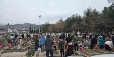gaziantep-protokolunden-islahiyede-deprem-sehitligine-ziyaret-9RFaW3CH.jpg