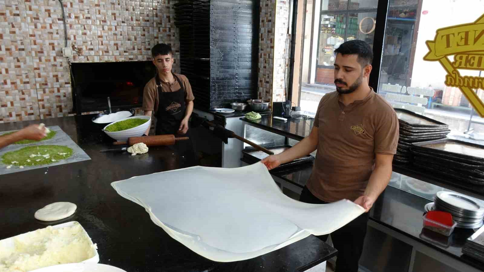 gaziantepe gelen turistler katmer yemeden donmuyor 2 bDnDKmqh
