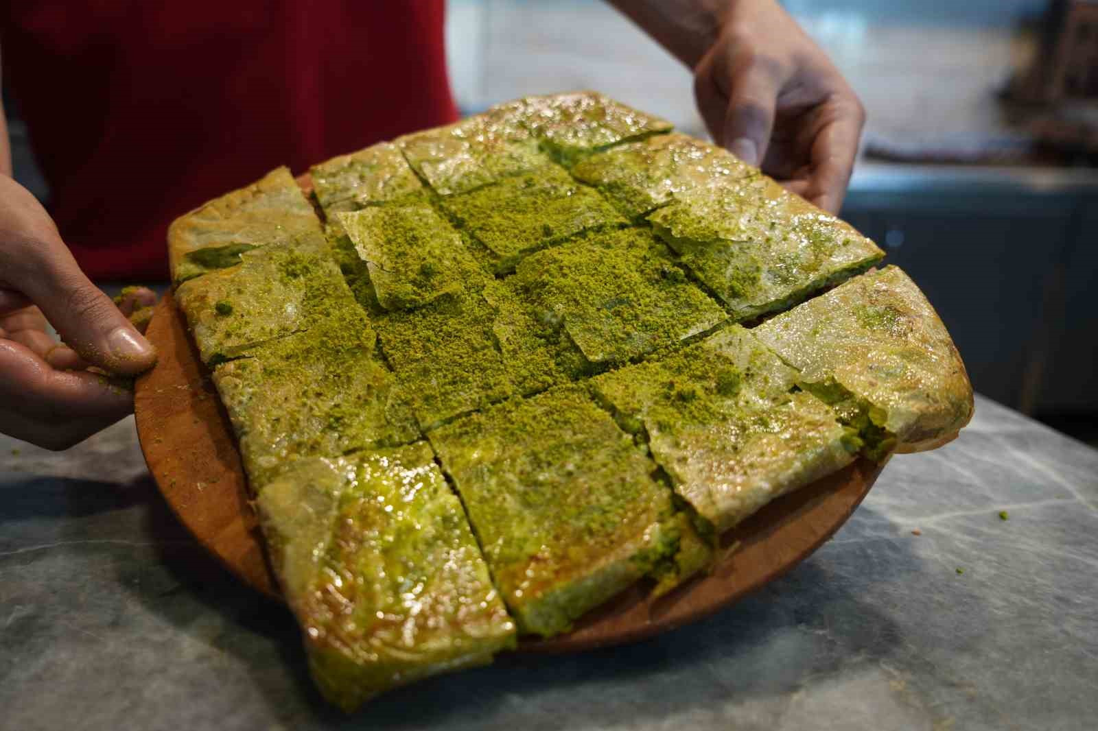 gaziantepin 500 yillik tescilli lezzeti katmer 2 NRIR3VdB