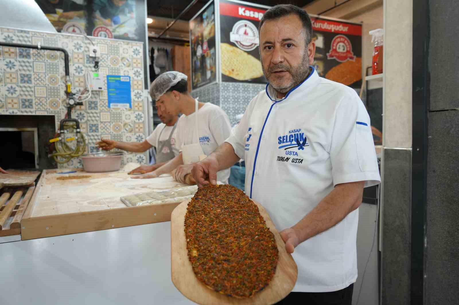 gaziantepin tescilli lezzeti lahmacun 180 tlden satiliyor 0 CbTHyiac