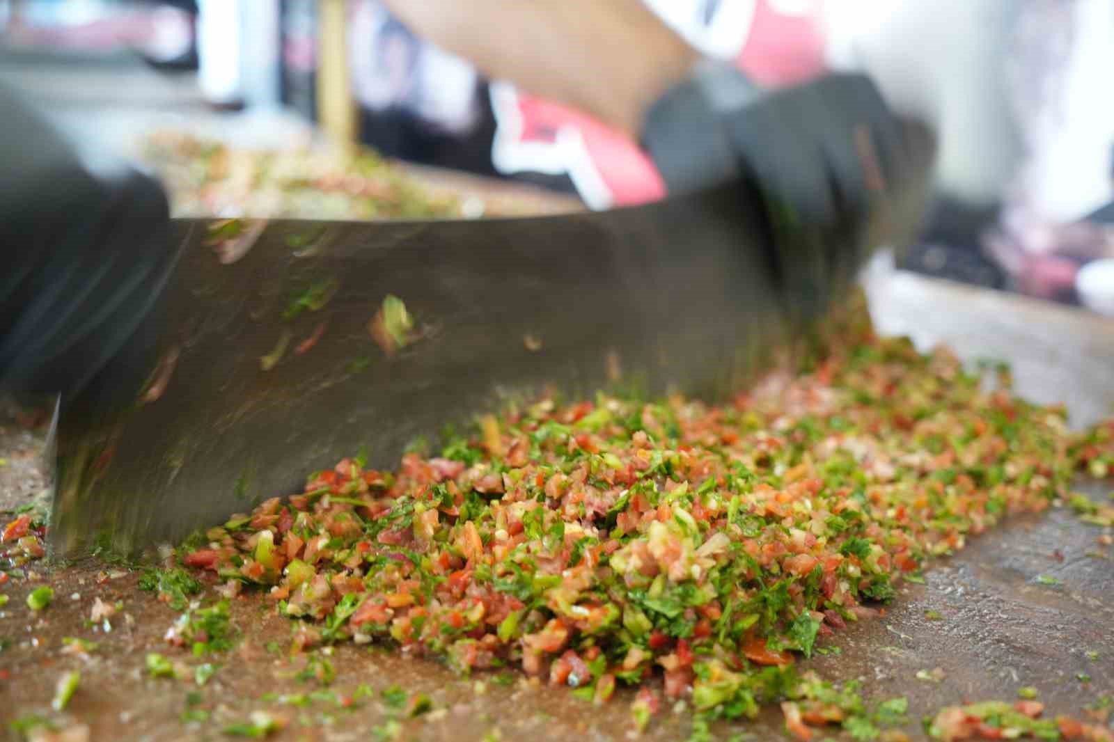 gaziantepin tescilli lezzeti lahmacun 180 tlden satiliyor 1 EHiq6yIY