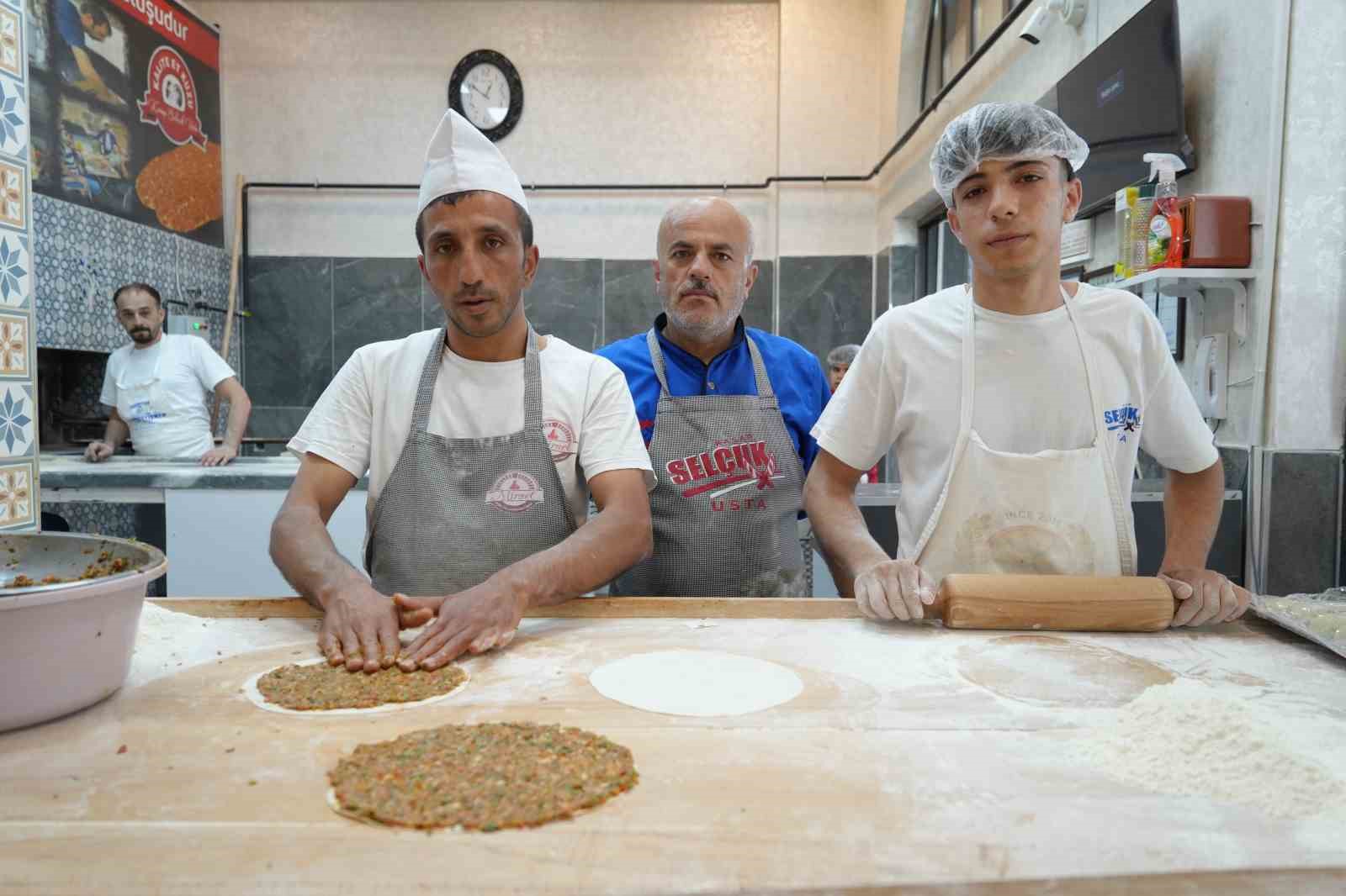 gaziantepin tescilli lezzeti lahmacun 180 tlden satiliyor 4 pkUeEuSu
