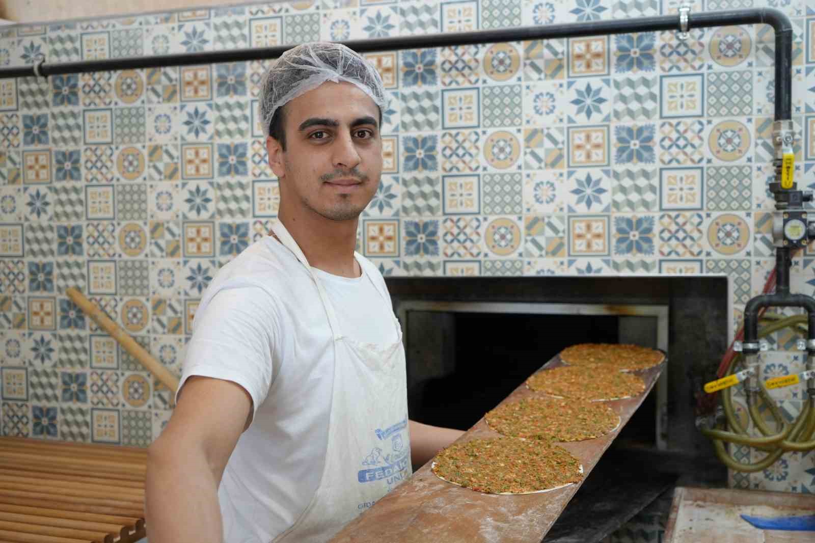 gaziantepin tescilli lezzeti lahmacun 180 tlden satiliyor 6 aI2lEJrb