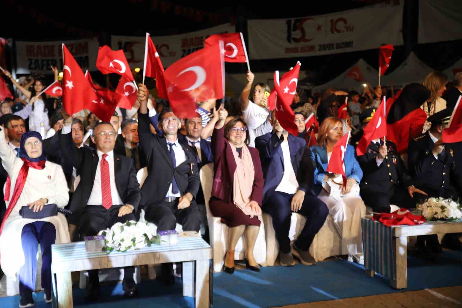 gaziantepliler 10 yil onceki heyecanla tek yurek meydanlara indi 0 4fe7POyK