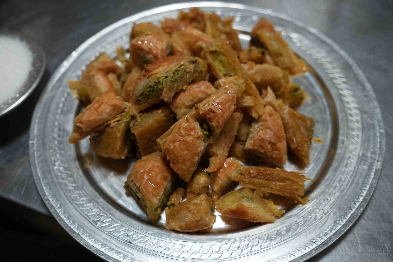 gazianteplilerin yeni tatlisi baklavali helva 1 HcLYAd5y
