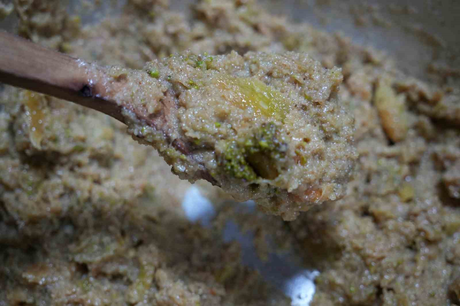 gazianteplilerin yeni tatlisi baklavali helva 3 Vzbc66JC