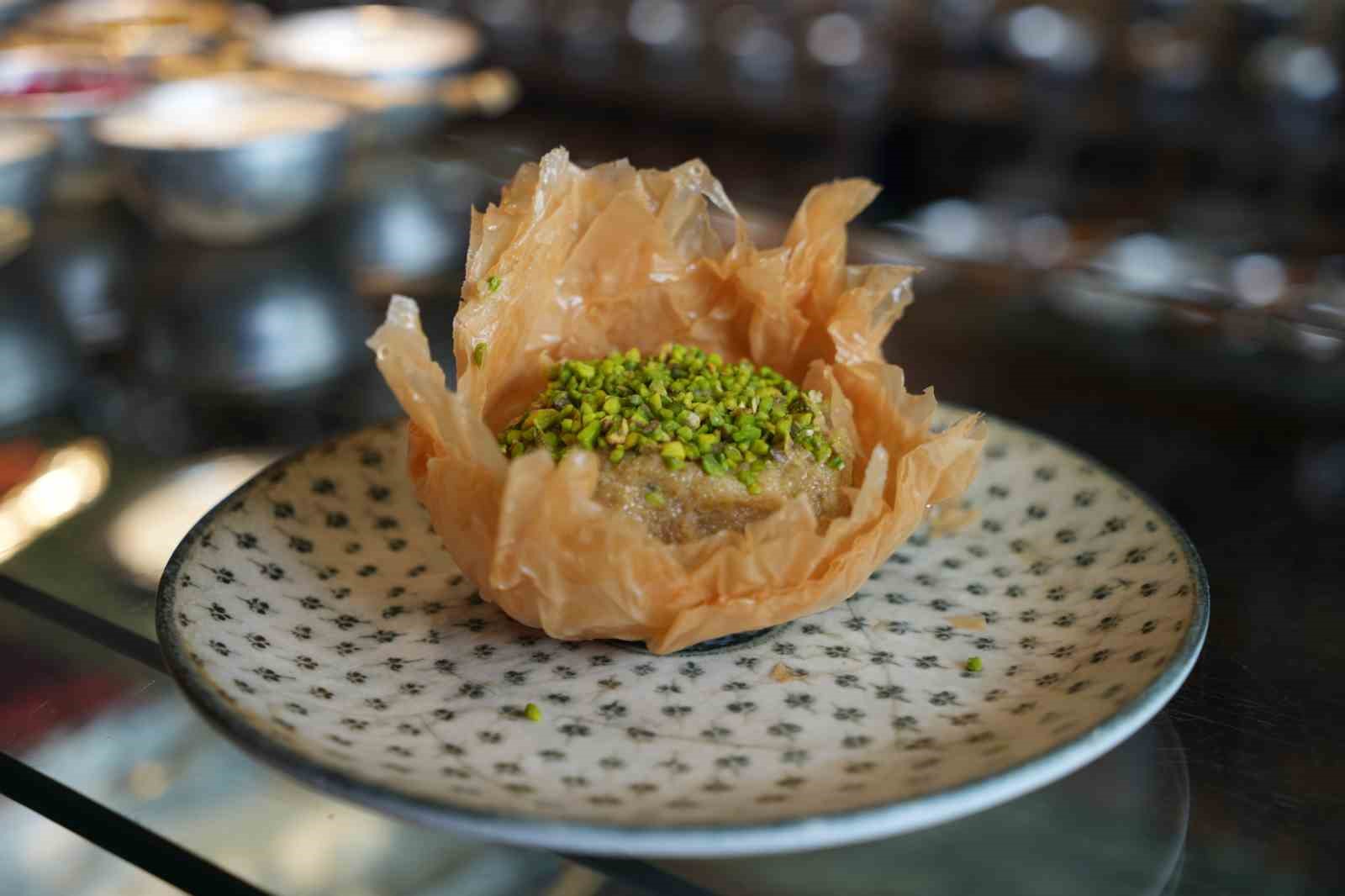 gazianteplilerin yeni tatlisi baklavali helva 6 zIKlQNI6