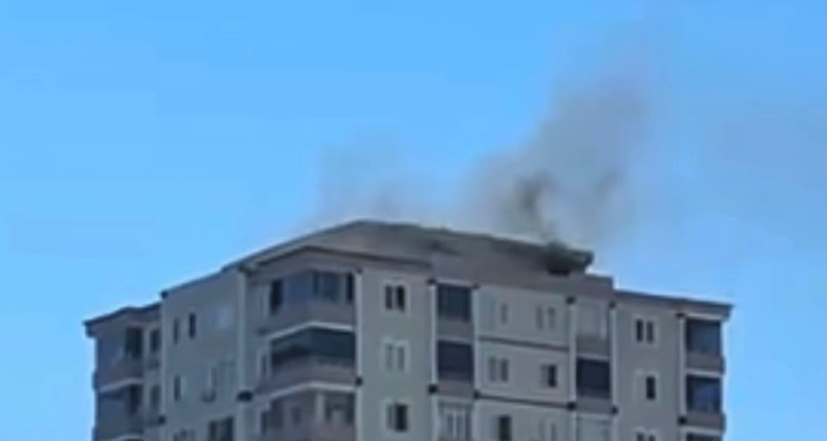 Gaziantep’te 14 katlı apartmanın çatısında çıkan yangını itfaiye söndürdü 5 gaziantepte 14 katli apartmanin catisinda cikan yangini itfaiye sondurdu 1 4XqmUgMf
