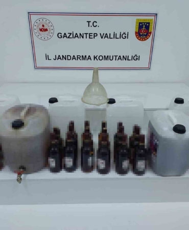 gaziantepte-140-litre-sahte-39-bin-litre-kacak-alkol-ele-gecirildi-bnvY3J4e.jpg