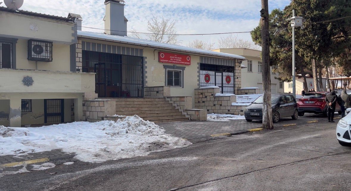 Gaziantep’te 15 yaşındaki çocuğun bıçakladığı arkadaşı hayatını kaybetti 6 gaziantepte 15 yasindaki cocugun bicakladigi arkadasi hayatini kaybetti 2 iYtjzEZS