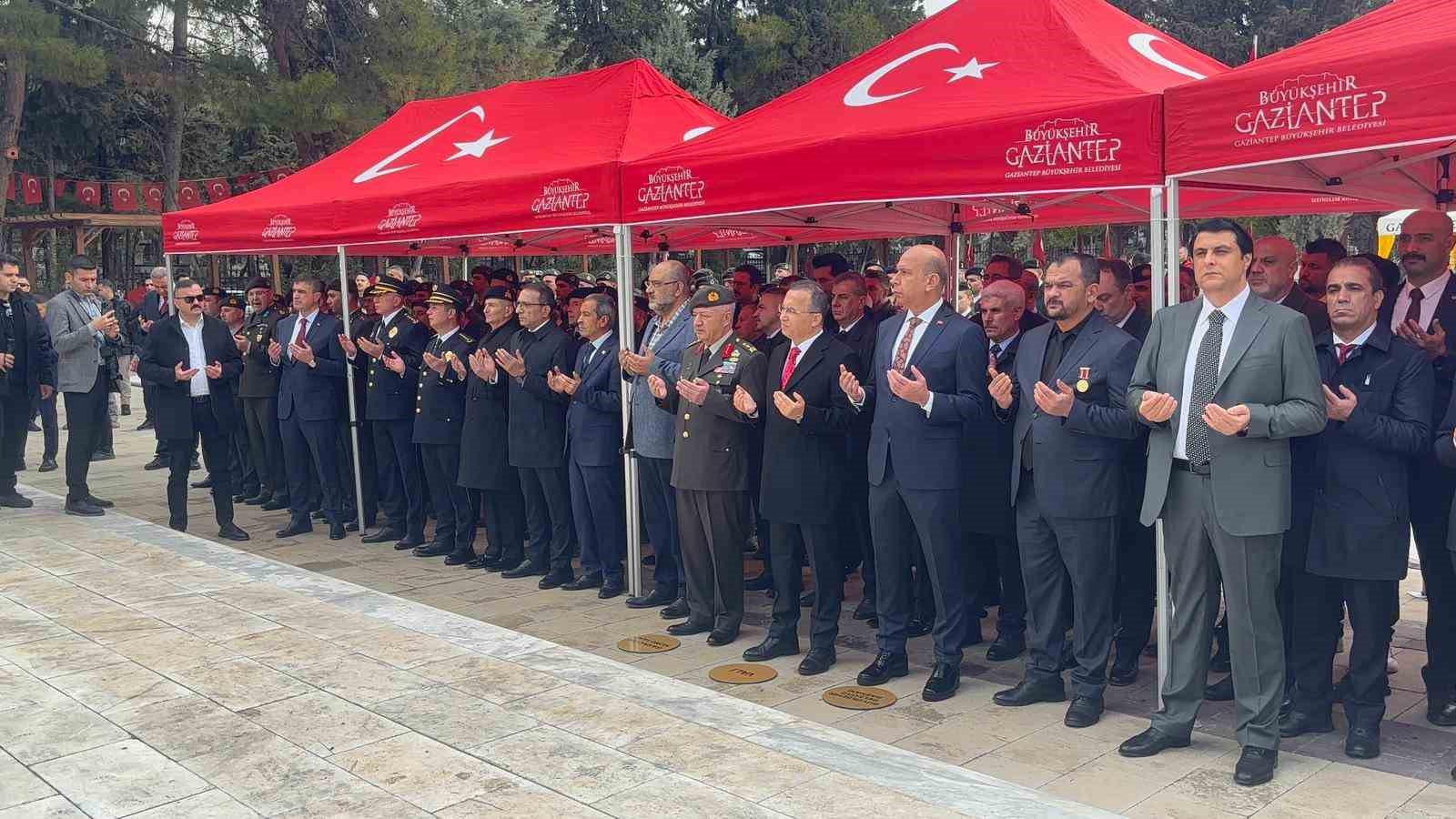 Gaziantep’te 18 Mart Çanakkale Zaferi’nin 111’inci yılında şehitler anıldı 4 gaziantepte 18 mart canakkale zaferinin 111inci yilinda sehitler anildi 0