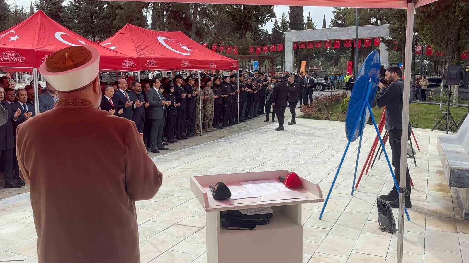 Gaziantep’te 18 Mart Çanakkale Zaferi’nin 111’inci yılında şehitler anıldı 5 gaziantepte 18 mart canakkale zaferinin 111inci yilinda sehitler anildi 1 yBHbaDtB