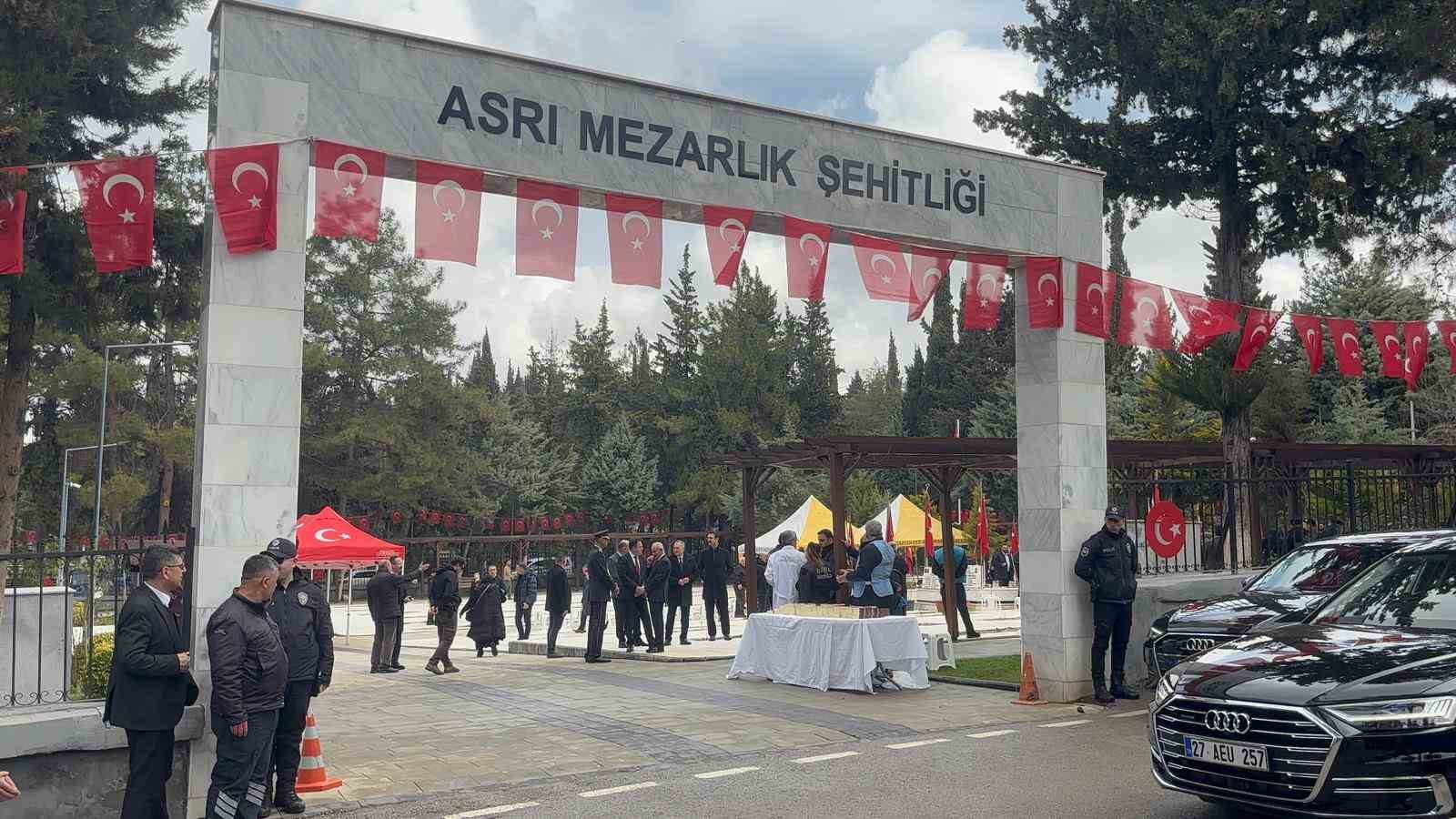 Gaziantep’te 18 Mart Çanakkale Zaferi’nin 111’inci yılında şehitler anıldı 6 gaziantepte 18 mart canakkale zaferinin 111inci yilinda sehitler anildi 2 Ch8PudGh