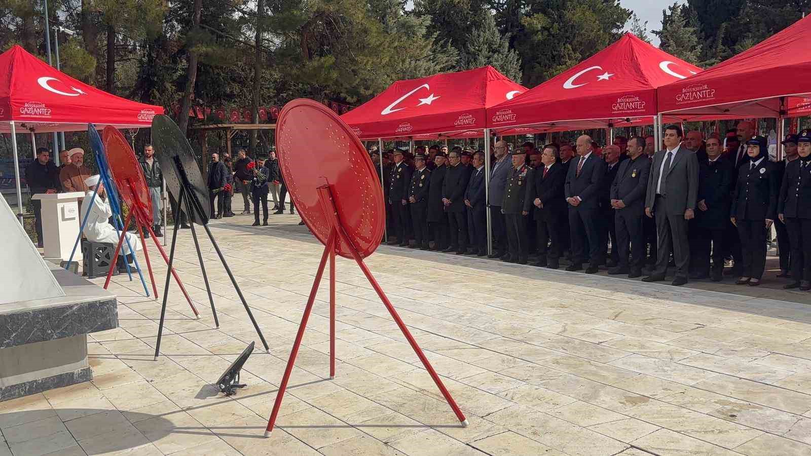Gaziantep’te 18 Mart Çanakkale Zaferi’nin 111’inci yılında şehitler anıldı 7 gaziantepte 18 mart canakkale zaferinin 111inci yilinda sehitler anildi 3