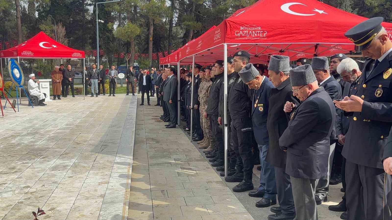 Gaziantep’te 18 Mart Çanakkale Zaferi’nin 111’inci yılında şehitler anıldı 8 gaziantepte 18 mart canakkale zaferinin 111inci yilinda sehitler anildi 4 1uX9g16b