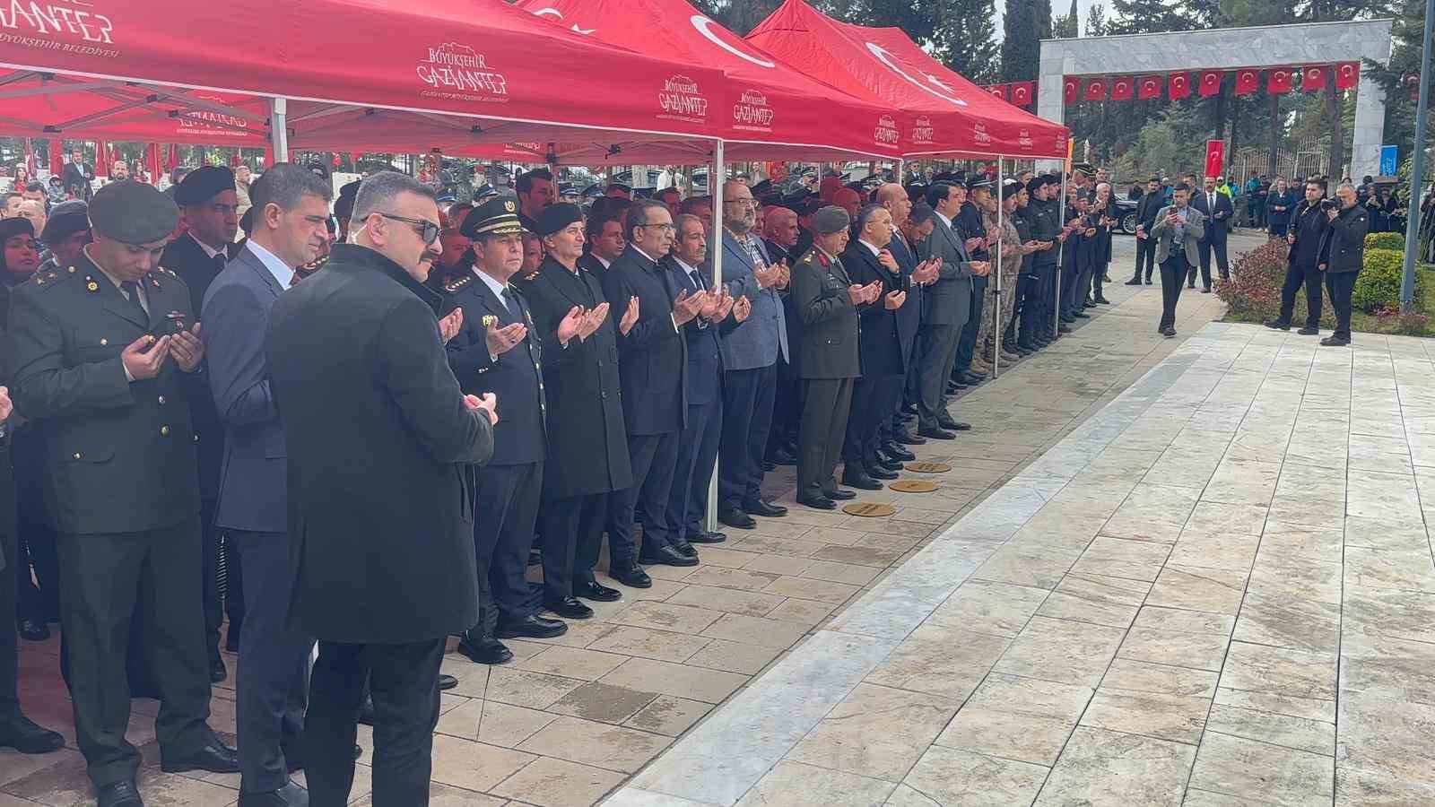 Gaziantep’te 18 Mart Çanakkale Zaferi’nin 111’inci yılında şehitler anıldı 9 gaziantepte 18 mart canakkale zaferinin 111inci yilinda sehitler anildi 5 uEebsF1S