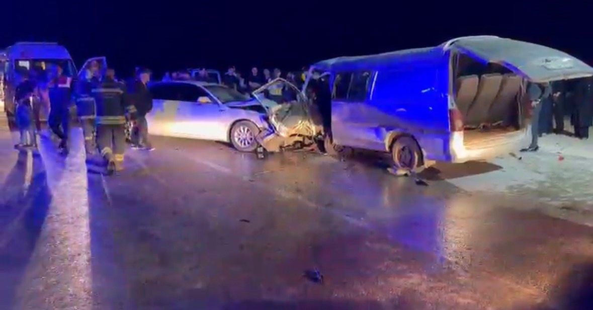 Gaziantep’te 2 araç kafa kafaya çarpıştı: 1 ölü, 12 yaralı 4 gaziantepte 2 arac kafa kafaya carpisti 1 olu 12 yarali 0