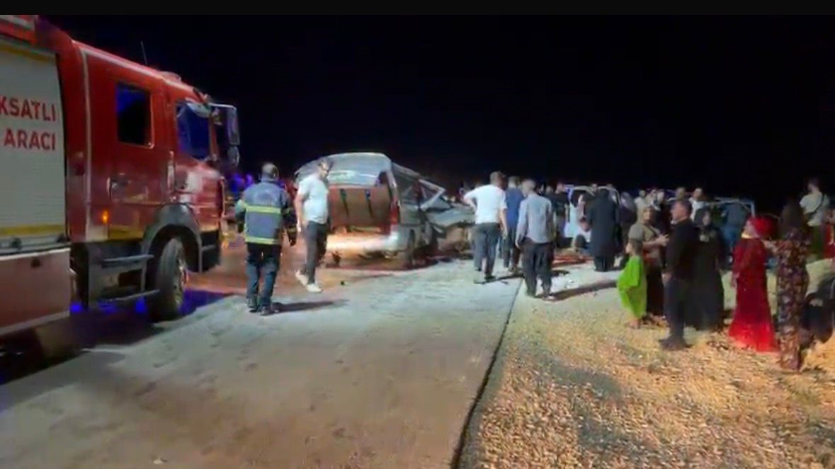 Gaziantep’te 2 araç kafa kafaya çarpıştı: 1 ölü, 12 yaralı 6 gaziantepte 2 arac kafa kafaya carpisti 1 olu 12 yarali 2 69rZd3lc