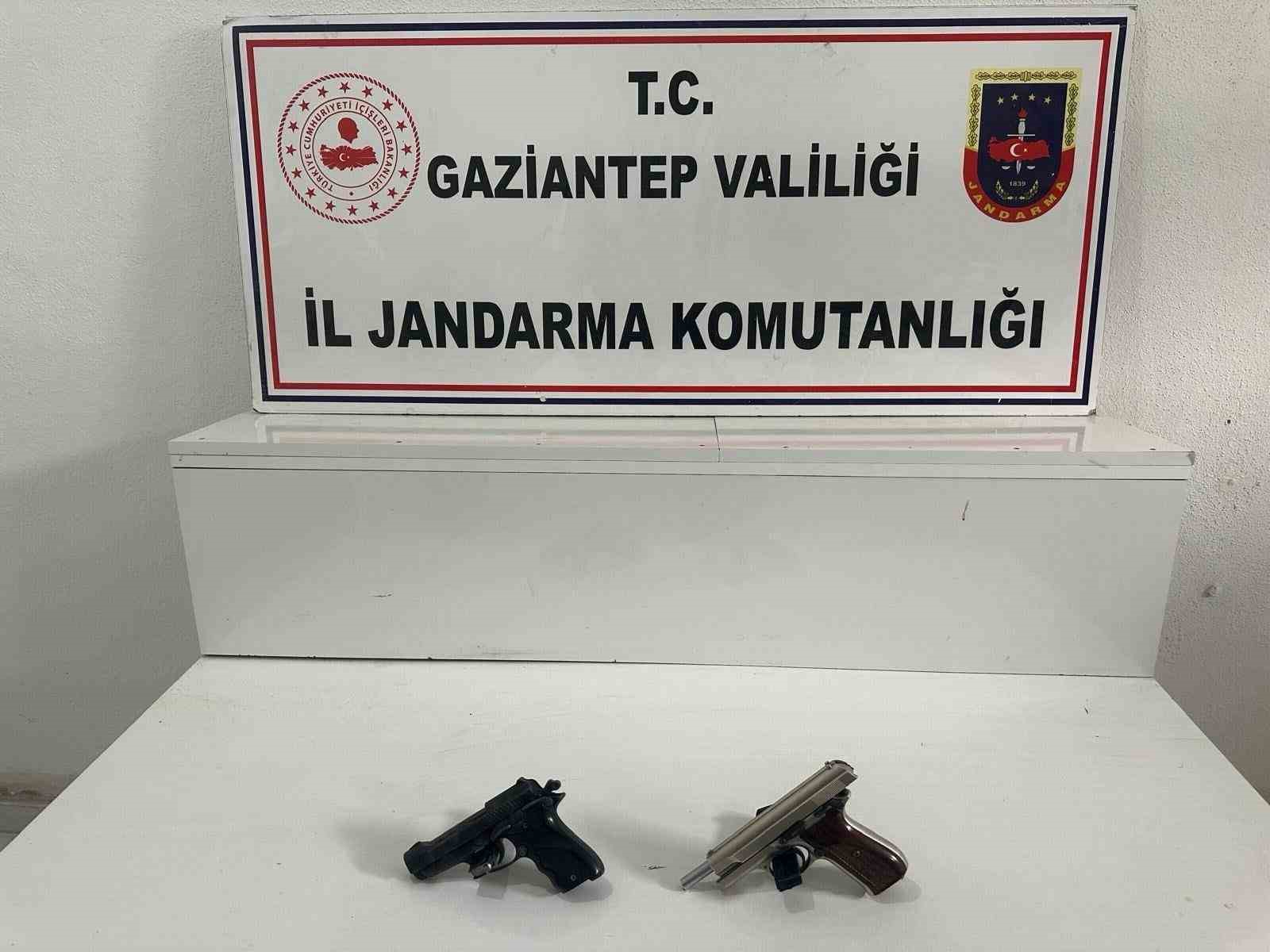 gaziantepte 23 adet ruhsatsiz silah ele gecirildi 19 gozalti 2 4F69OkC9