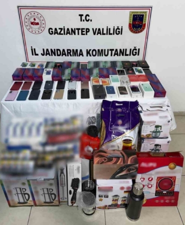 gaziantepte-28-milyon-tllik-kacak-urun-ele-gecirildi-etWEvRnC.jpg