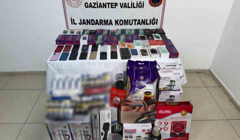gaziantepte-28-milyon-tllik-kacak-urun-ele-gecirildi-etWEvRnC.jpg