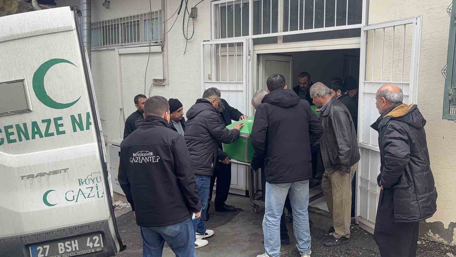 Gaziantep’te 3 kardeşin hayatını kaybettiği kazada yeni detaylar ortaya çıktı 5 gaziantepte 3 kardesin hayatini kaybettigi kazada yeni detaylar ortaya cikti 1 d4qpcpTh