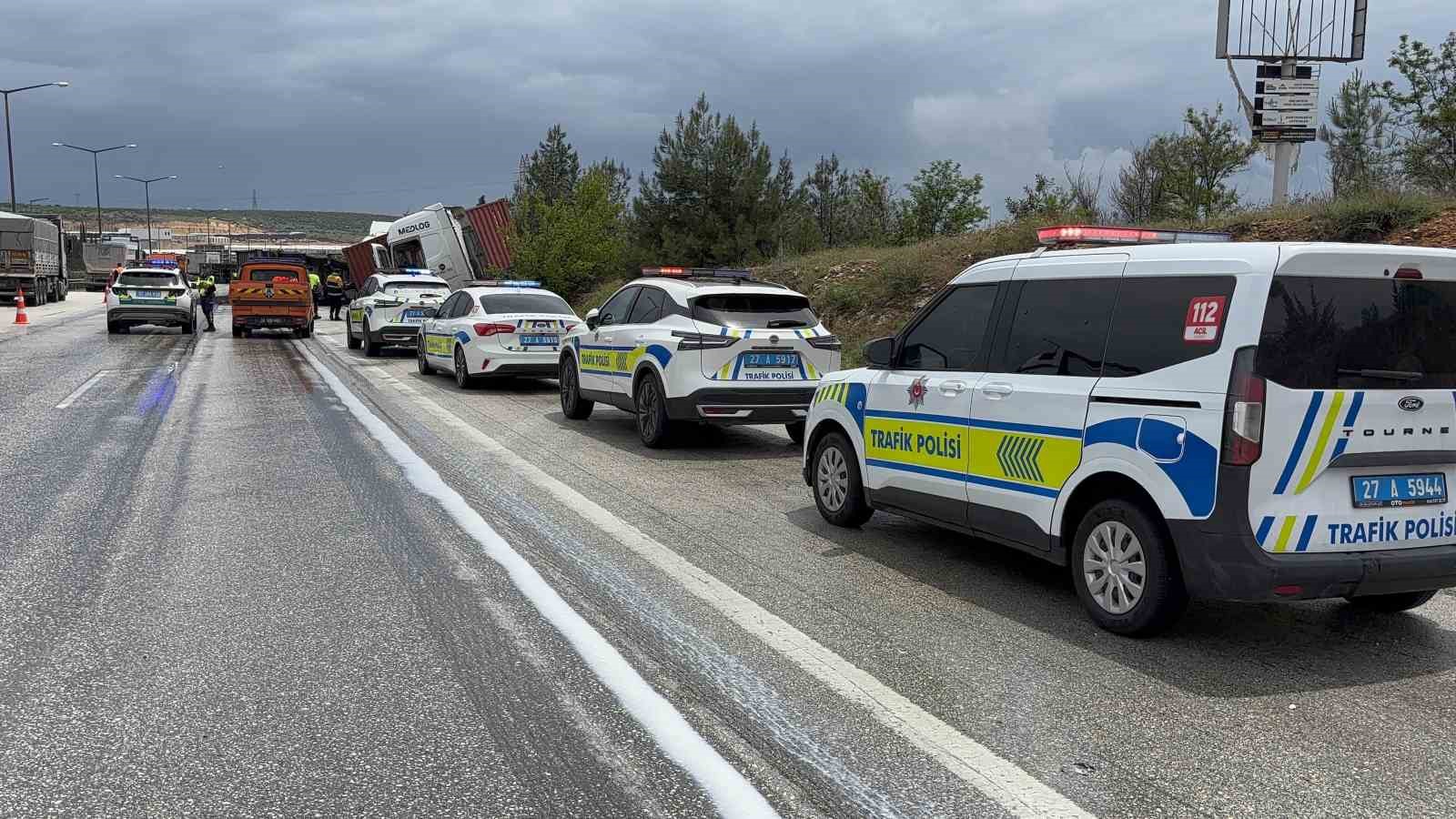 gaziantepte 4 aracin karistigi zincirleme kaza 1 yarali 1 i8bJ5SmU