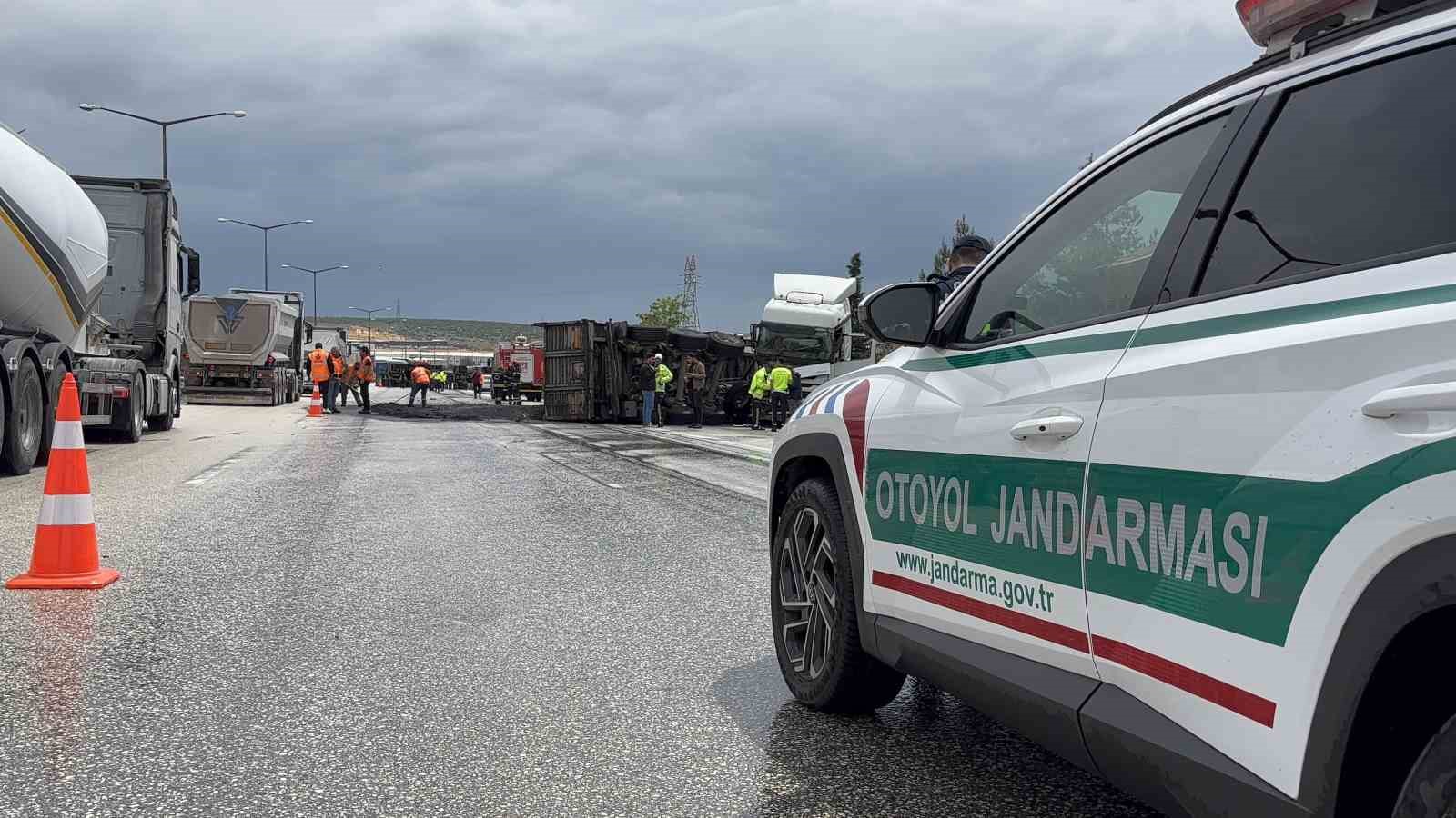 gaziantepte 4 aracin karistigi zincirleme kaza 1 yarali 3 M6X4sqG6