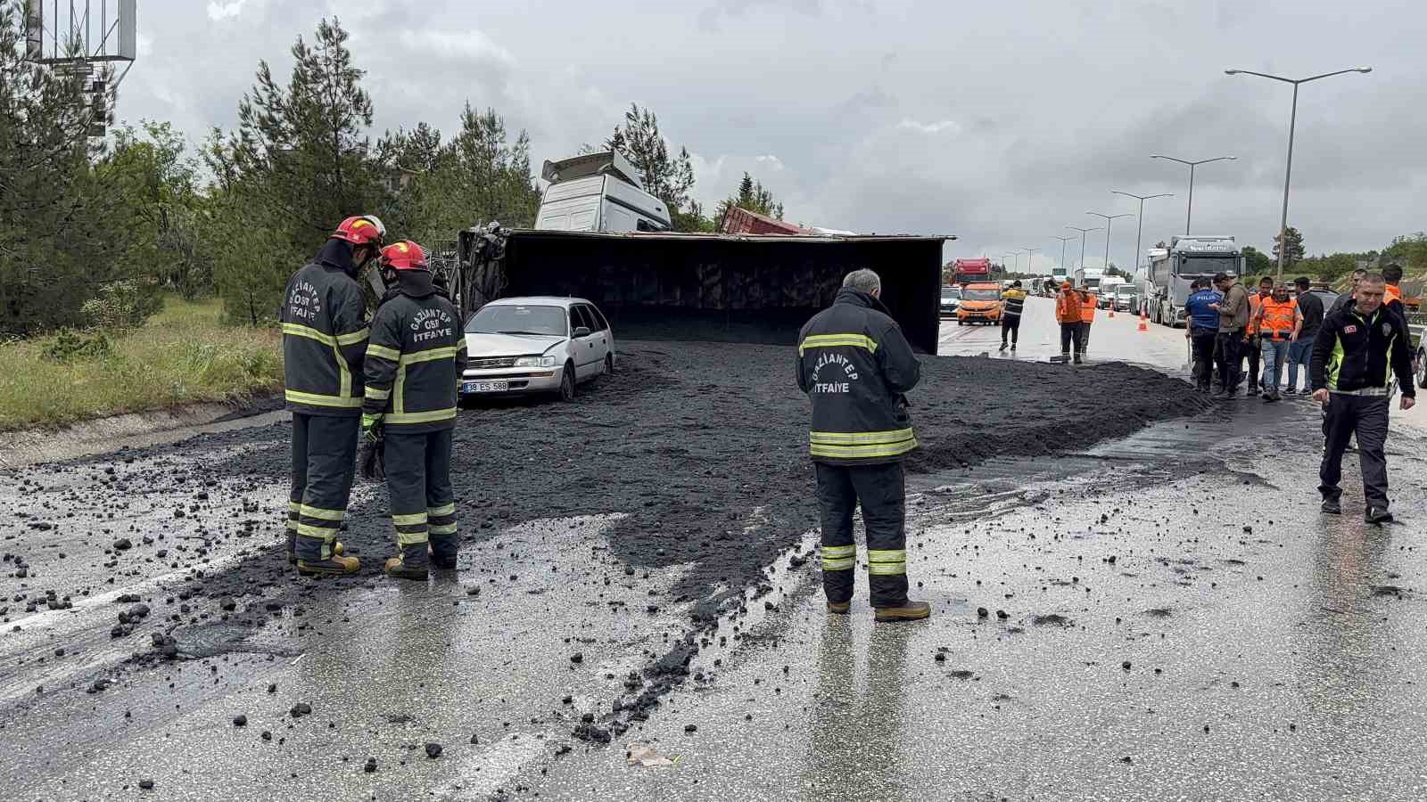 gaziantepte 4 aracin karistigi zincirleme kaza 1 yarali 4