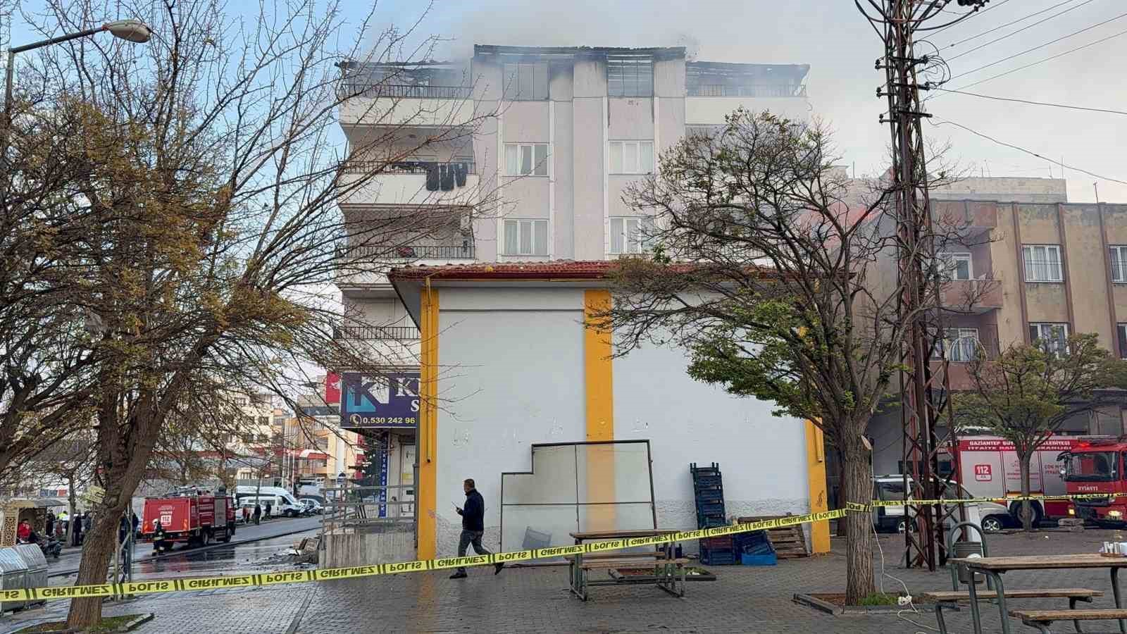 gaziantepte 4 katli apartmanin terasinda korkutan yangin 3 yphTtPwe