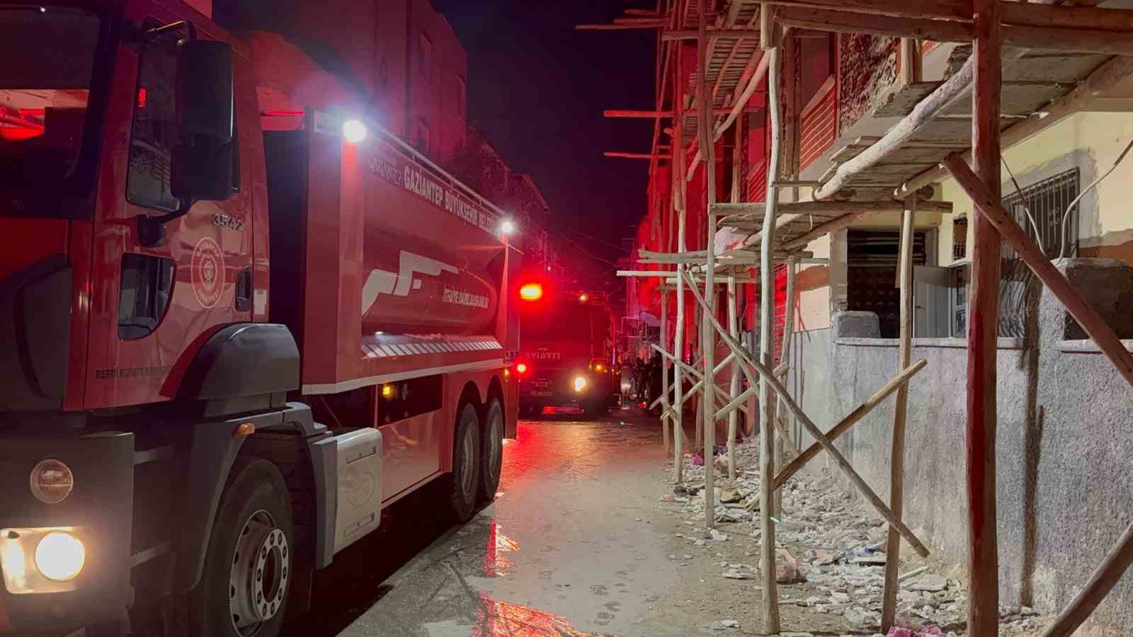gaziantepte 4 katli bina alevlere teslim oldu 3