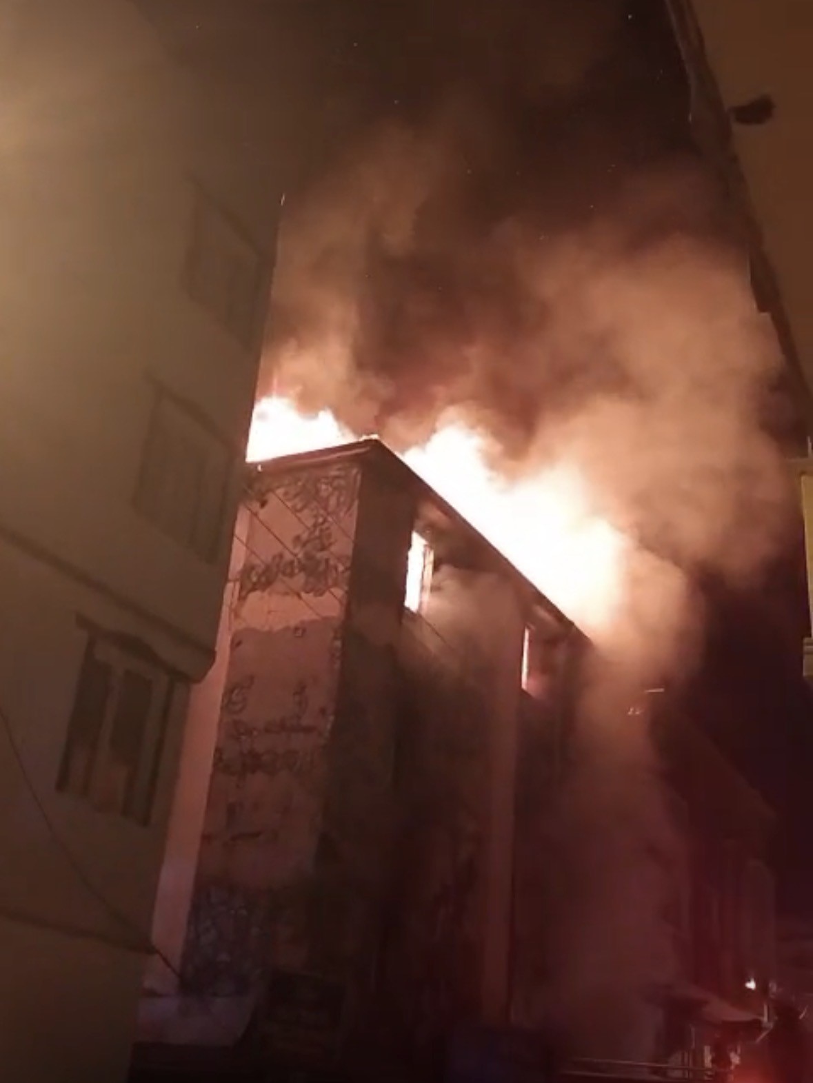 gaziantepte 4 katli bina alevlere teslim oldu 5 ia7lYfhE