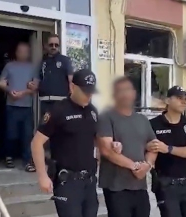 gaziantepte-43-kisiyi-300-milyon-tl-dolandiran-3-sahis-yakalandi-V2Cn24Sk.jpg