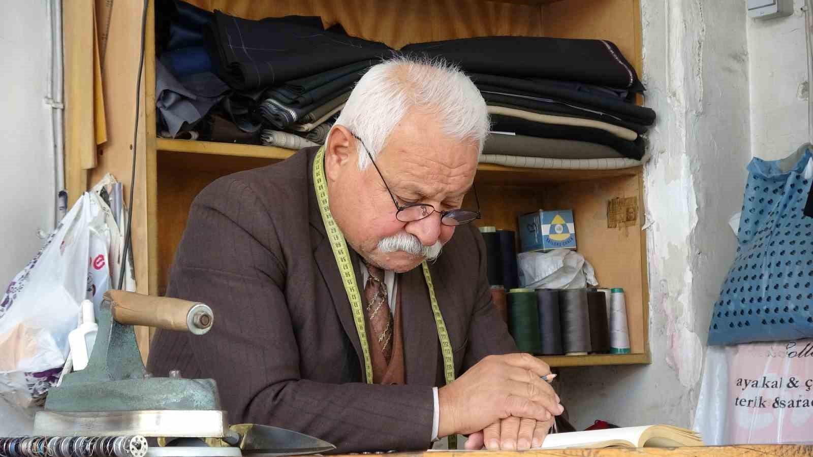 gaziantepte 67 yasindaki terzi ustasi elinden kitabi dusurmuyor 4 JOEfK9kP