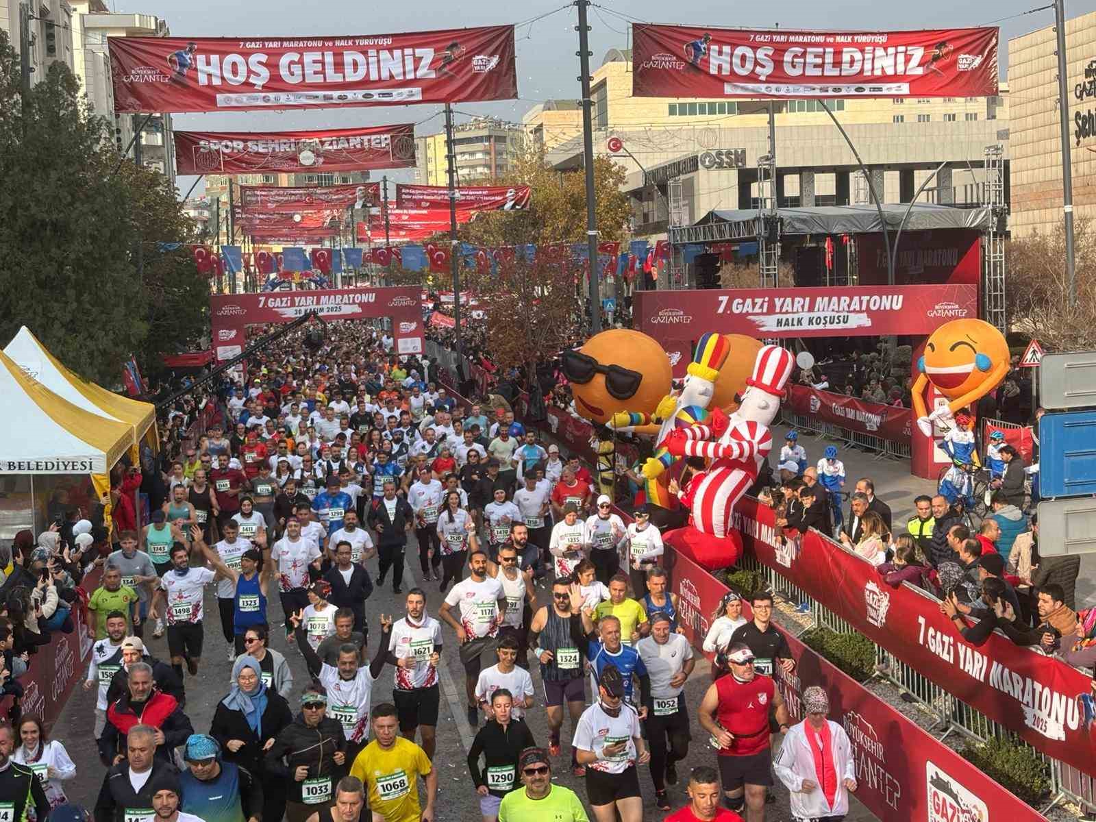 gaziantepte 7 gazi yari maratonu bin 498 sporcunun katilimiyla basladi 0 UbtbjiTT