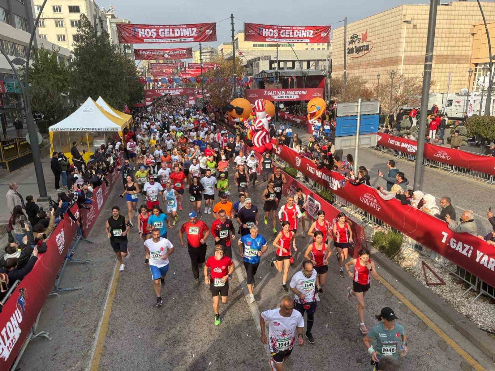 gaziantepte 7 gazi yari maratonu bin 498 sporcunun katilimiyla basladi 2