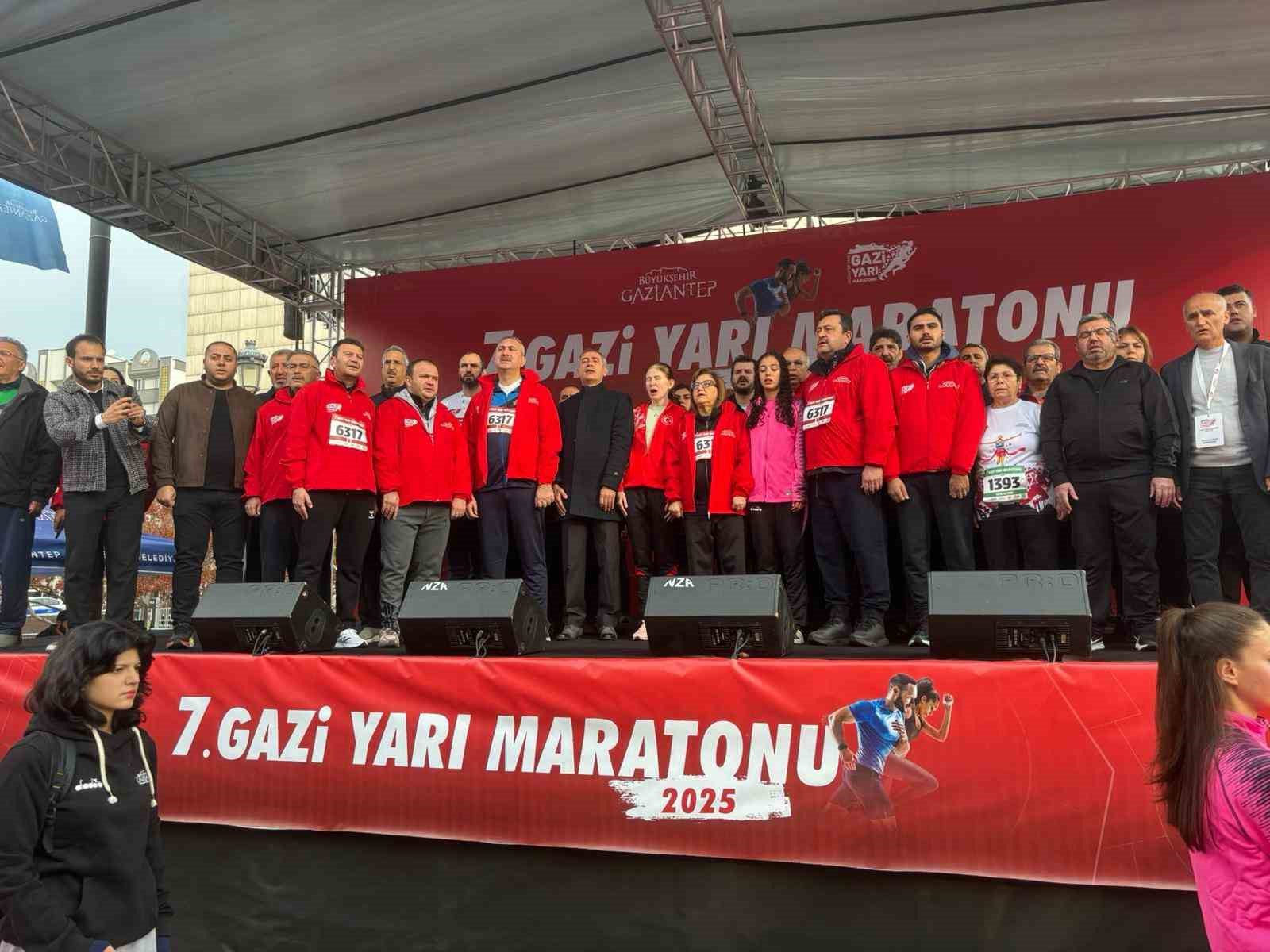 gaziantepte 7 gazi yari maratonu bin 498 sporcunun katilimiyla basladi 4 Ztw7ybe7