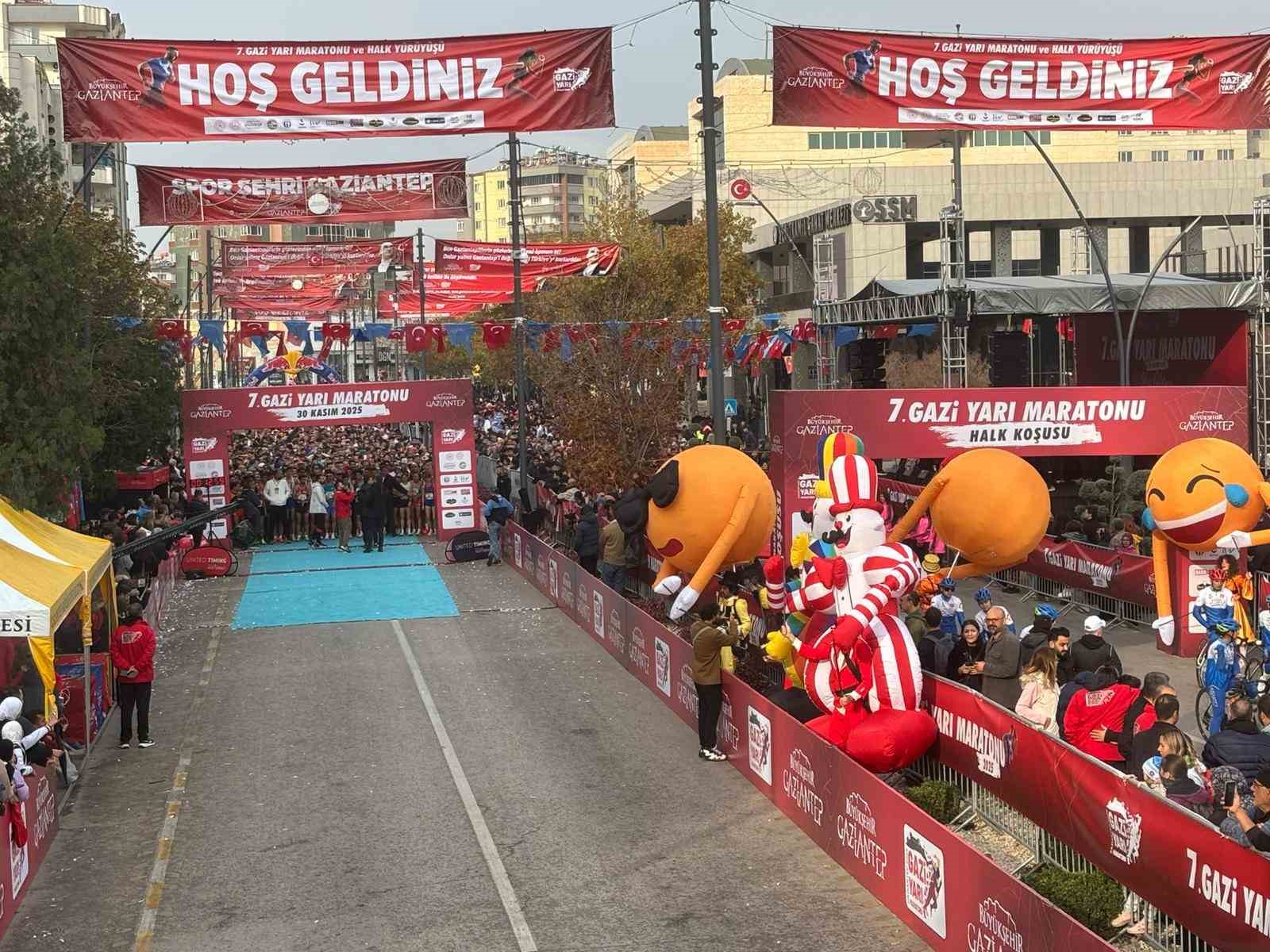 gaziantepte 7 gazi yari maratonu bin 498 sporcunun katilimiyla basladi 5 vqy9rndp