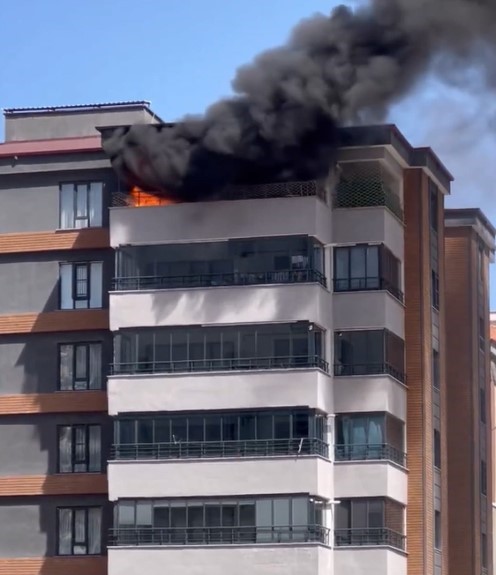 Gaziantep’te 8 katlı binada korkutan yangın 6 gaziantepte 8 katli binada korkutan yangin 2 ZVFbGGwY
