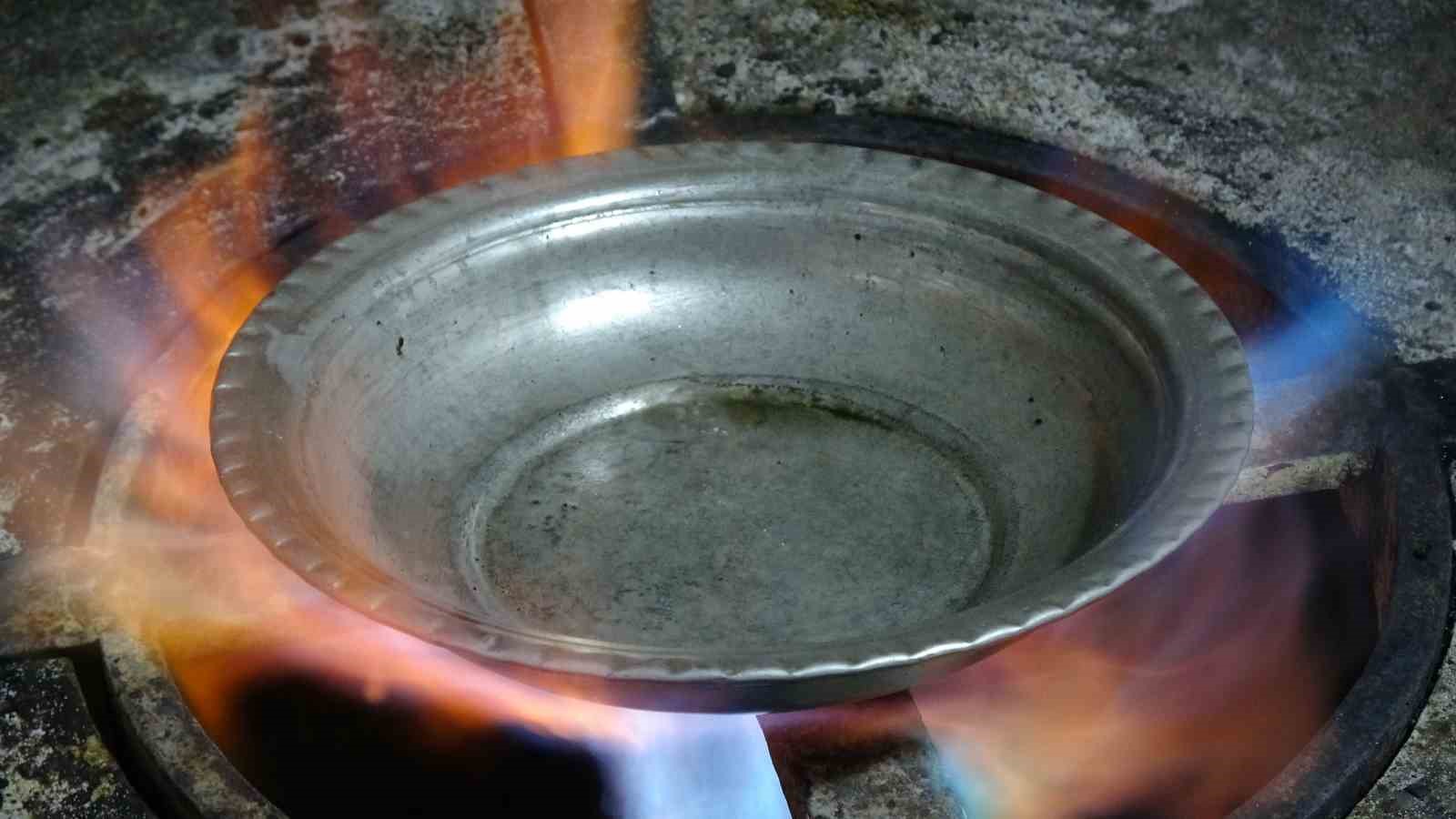 gaziantepte 80 yasindaki kalay ustasi meslegini 70 yildir surduruyor 2 XsAQKRQq