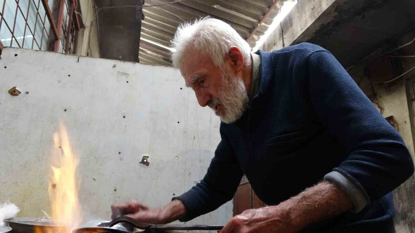 gaziantepte 80 yasindaki kalay ustasi meslegini 70 yildir surduruyor 3 alnh447Y