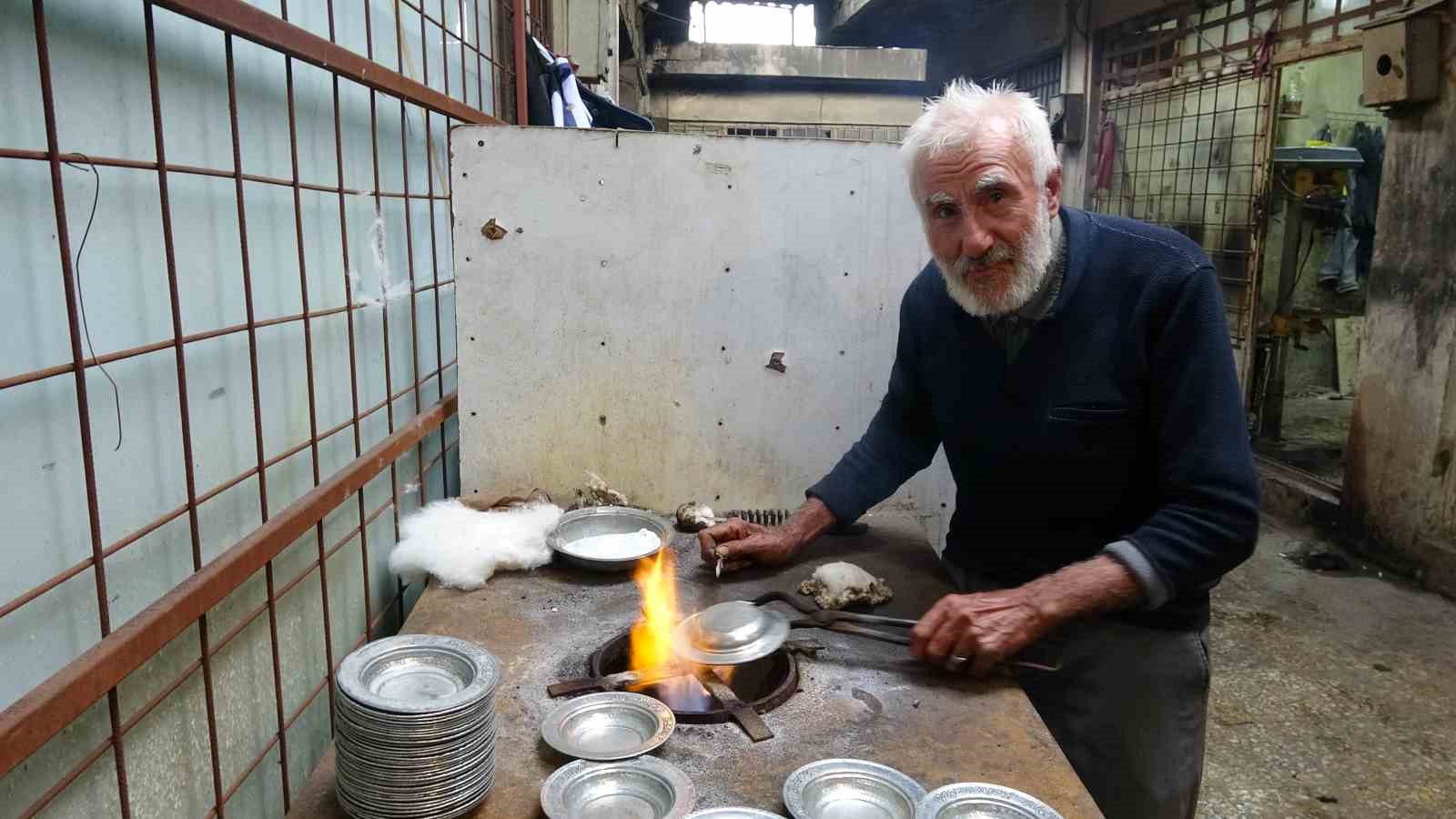 gaziantepte 80 yasindaki kalay ustasi meslegini 70 yildir surduruyor 4 leuKL4D8