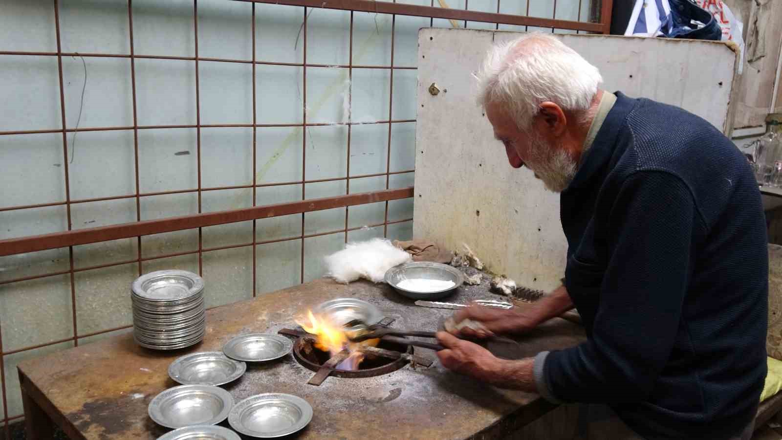 gaziantepte 80 yasindaki kalay ustasi meslegini 70 yildir surduruyor 5 A3ByhENT