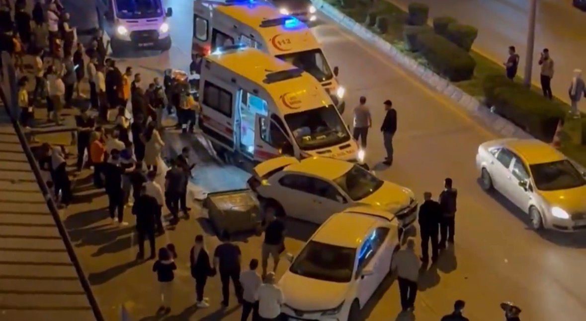 gaziantepte ambulansin karistigi zincirleme kazada 3 kisi yaralandi 2 wlOykOA3